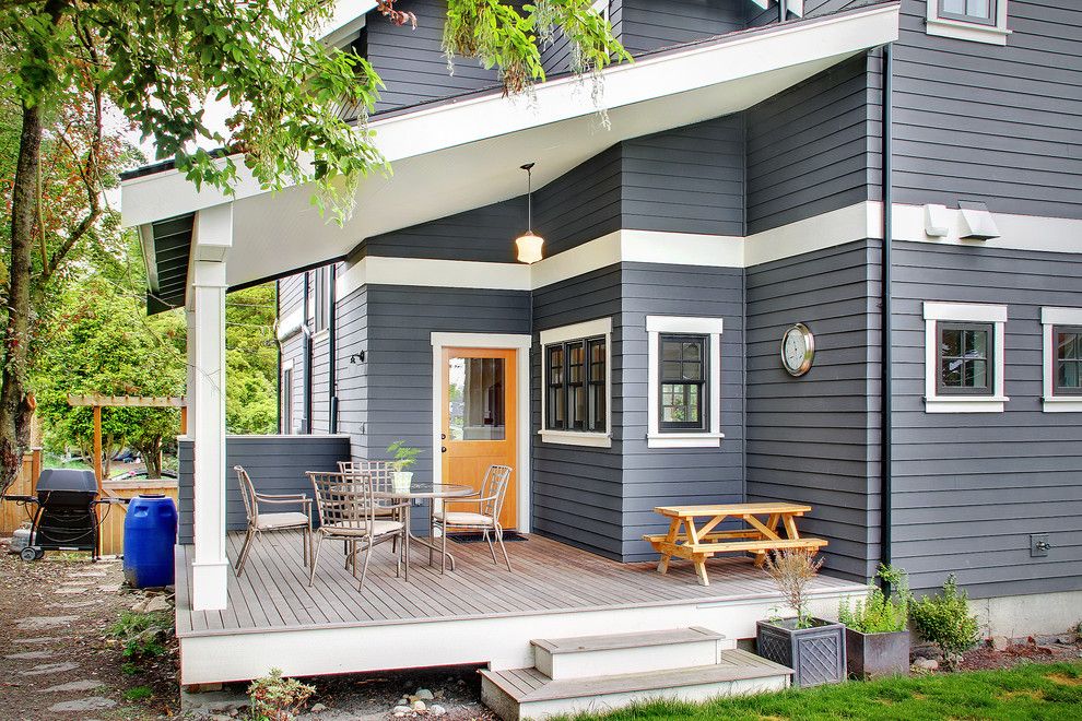 Чем покрасить деревянный дом снаружи?